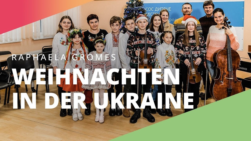 Weihnachten in der Ukraine: Raphaela Gromes musiziert mit Kindern aus dem SOS-Kinderdorf Brovary | Bildquelle: SOS-Kinderdörfer weltweit (via YouTube)